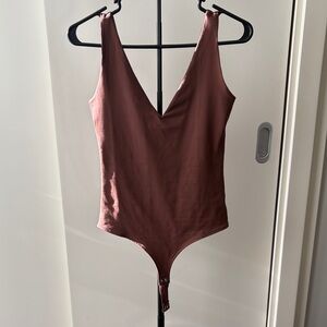 ReoRia Deep V-Neck Bodysuit in Rich Brown